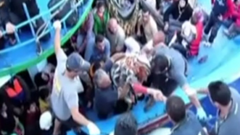 Italia. Imigranti sirieni au fost salvati de o nava romaneasca Imagine