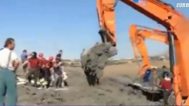 ITALIA. O fetita a murit, fratele este dat disparut dupa eruptia brusca a unui vulcan noroios Imagine