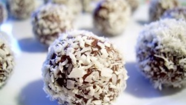 Italienii fac bomboane de ciocolata cu alune din Romania Imagine