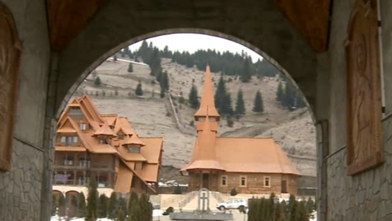 Iulia Ionescu ar fi stat la doua manastiri din Moldova. Calugarii au dus-o la gara si au urcat-o in tren Imagine