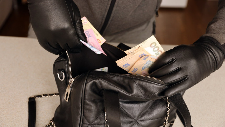 Jaf de 50.000 de euro. O femeie din Timis a ramas fara bani si bijuterii dupa ce o prietena a dat pontul hotilor Imagine