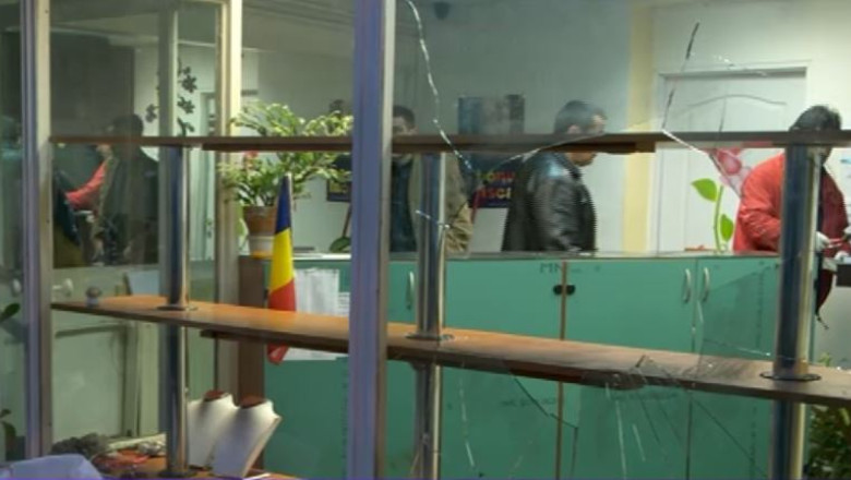 Jaf la o casa de schimb valutar din Borsa. Hotii au plecat cu 60.000 de euro Imagine