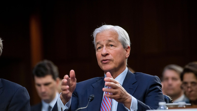 Jamie Dimon, CEO JPMorgan: Cu ajutorul AI, angajatii vor lucra doar 3 zile pe saptamana si vor trai pana la 100 de ani Imagine