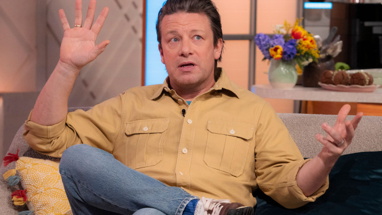 Jamie Oliver si-a invatat copiii sa gateasca, dar nu i-a putut tine departe de mancarea nesanatoasa. Explicatiile celebrului bucatar Imagine