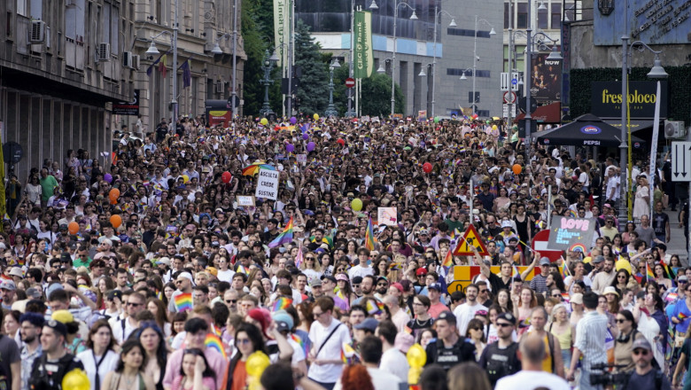 Jandarmii au dat amenzi de 6.000 lei la marsul Bucharest Pride si evenimentele Pride Park. Trei persoane s-au ales cu dosar penal Imagine