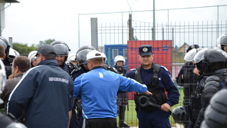 Jandarmii din Bihor au verificat modul de interventie in cazul unor incidente pe stadioane Imagine
