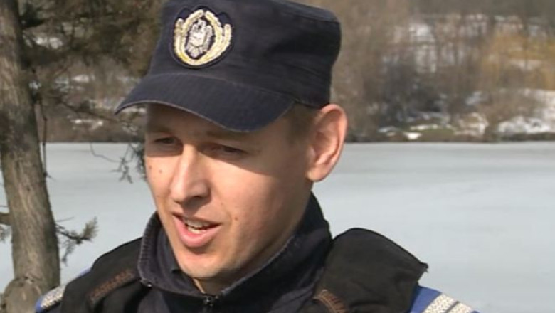Jandarmul care i-a salvat pe copiii cazuti intr-un lac inghetat povesteste despre cea mai dificila misiune din viata sa Imagine