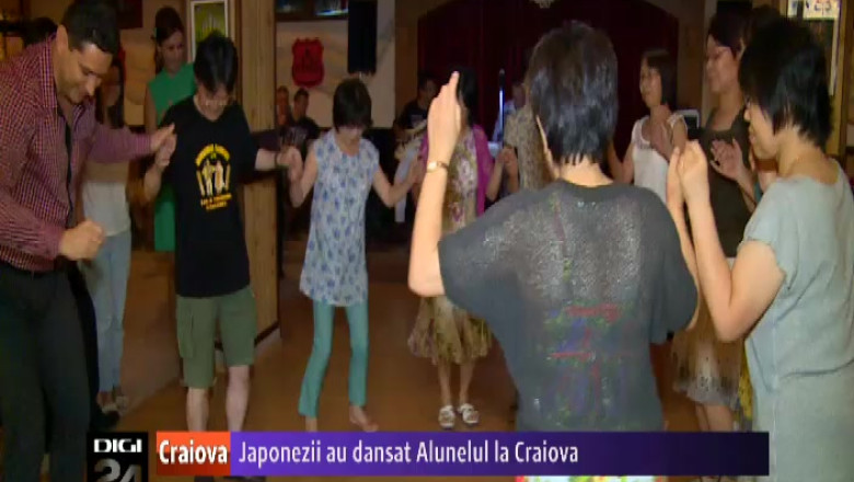 Japonezii au jucat Alunelul, la Craiova. Ei au invatat repede dansurile populare Imagine