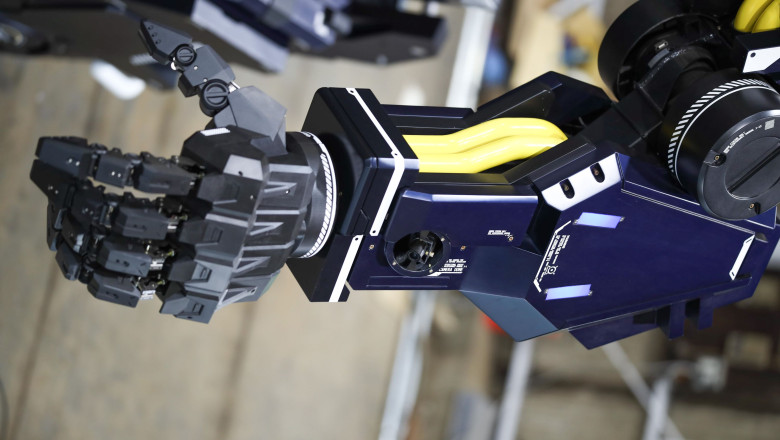 Japonia introduce un robot umanoid enorm care va lucra pentru o companie de transport feroviar. Care sunt sarcinile acestuia Imagine