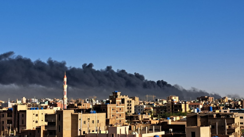 Japonia trimite soldati in Sudan pentru a-si evacua cetatenii. Cel putin 270 de oameni au murit in luptele de pana acum Imagine