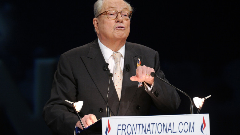 Jean-Marie Le Pen, ranit usor in urma unui incendiu la domiciliu Imagine