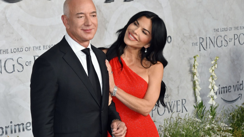 Jeff Bezos a fost dat in judecata de o fosta menajera care spune ca era obligata sa sara pe fereastra ca sa mearga la toaleta Imagine