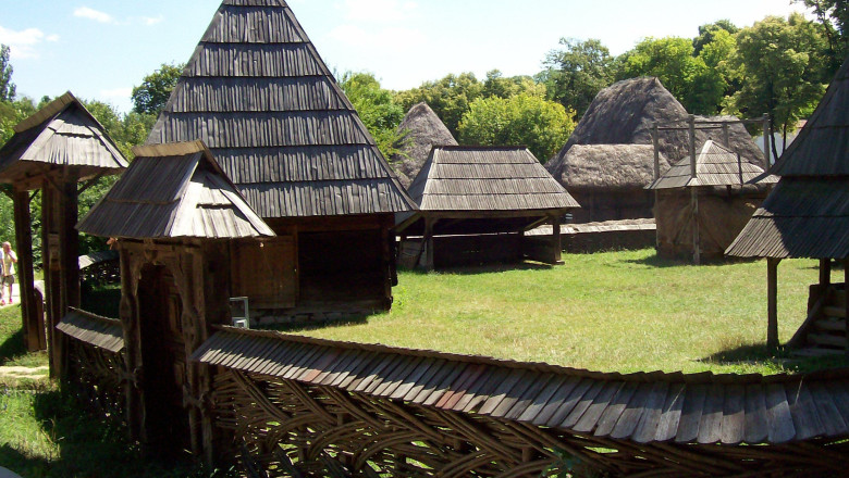 Jill Biden, sotia vicepresedintelui SUA, la Muzeul Satului alaturi de Maria Basescu Imagine