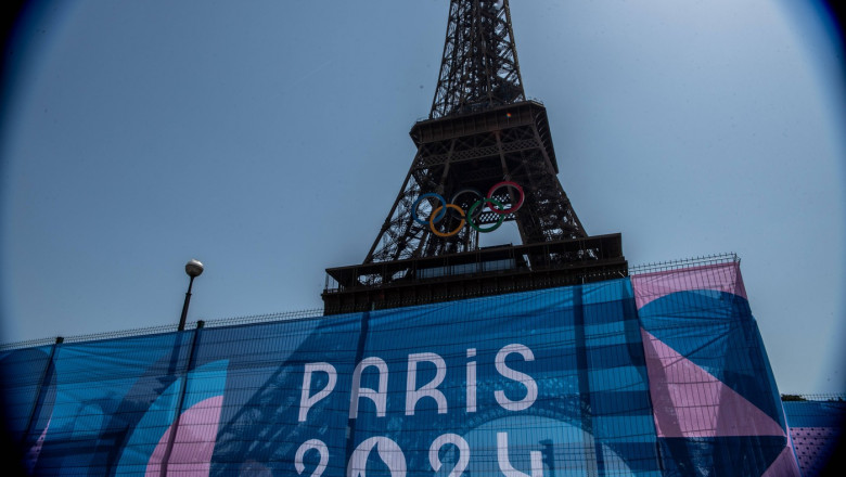 JO 2024. Unii voluntari implicati in organizare isi vand online parti din echipamentul primit. Ce pret au Imagine