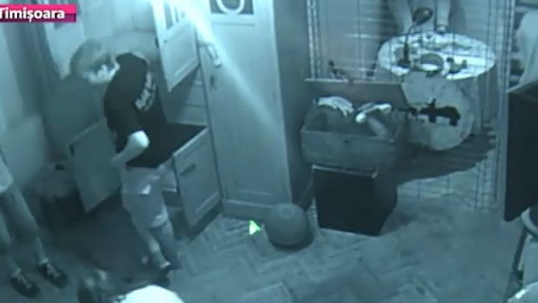 Joaca de-a Securitatea. Tinerii platesc astazi sa fie arestati si sa evadeze, descifrand coduri si deschizand lacate Imagine