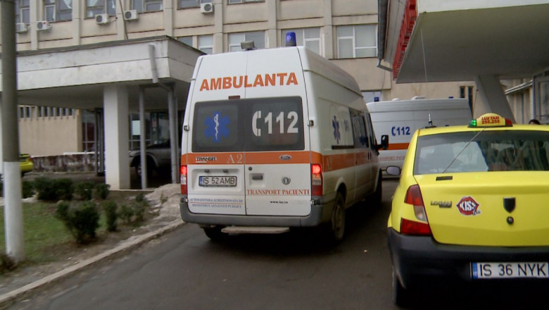 Joaca periculoasa. O eleva a ajuns la spital dupa ce a fost stransa de gat de un coleg Imagine