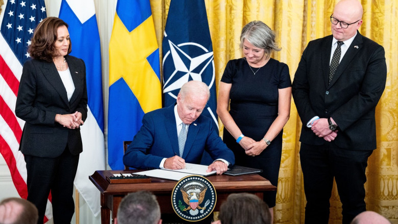 Joe Biden a semnat protocoalele de aderare la NATO a Finlandei si Suediei Imagine