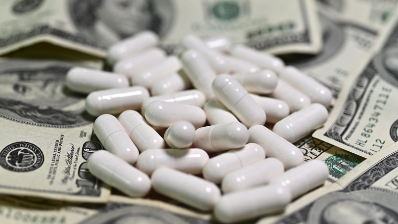 Joe Biden promite ca va reduce preturile a 10 medicamente pentru boli grave. Producatorii protesteaza Imagine