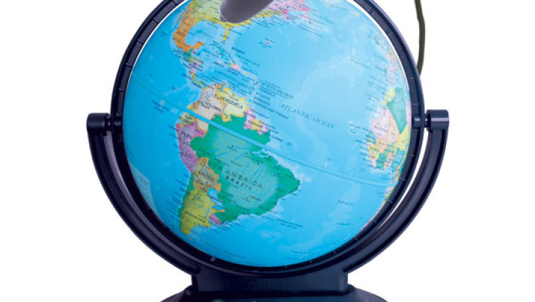 Jucarii inteligente. Globul pamantesc care isi actualizeaza informatiile Imagine