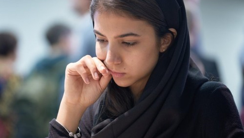 Jucatoarea de sah din Iran, avertizata sa nu se intoarca in tara dupa ce a concurat fara hijab, a primit cetatenia spaniola Imagine