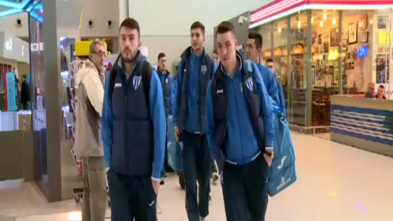 Jucatorii de la CSU au decolat spre Turcia. Sase ore au stat craiovenii pe Aeroportul Otopeni. Imagine