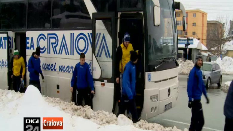 Jucatorii de la FC Universitatea Craiova s-au antrenat in Parcul Nicolae Romanescu Imagine