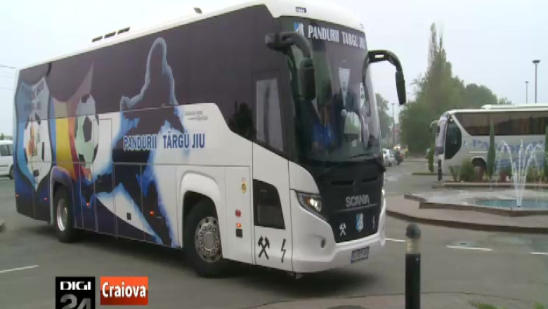 Jucatorii de la Pandurii Tg. Jiu au plecat, astazi, la Braga Imagine