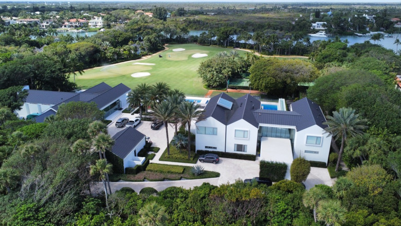 Jucatorul de golf Tiger Woods locuieste intr-o casa uriasa de 49 de milioane de dolari cu teren de golf in spate Imagine