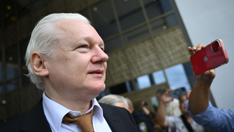 Julian Assange este „un om liber” si se intoarce in Australia cu avionul cu care a zburat Taylor Swift pentru a asista la Super Bowl Imagine