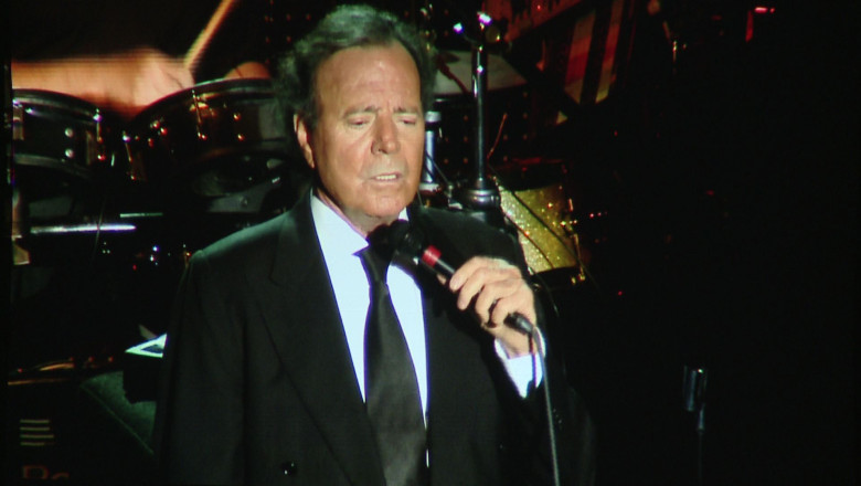 Julio Iglesias la Galati. Aproape 4.000 de galateni l-au ascultat pe artistul latino Imagine