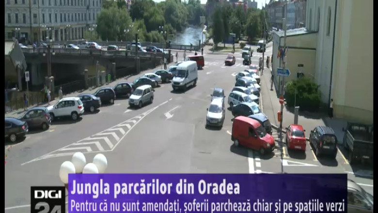 Jungla parcarilor din Oradea. Pentru ca nu sunt amendati, soferii parcheaza chiar si pe spatiile verzi Imagine
