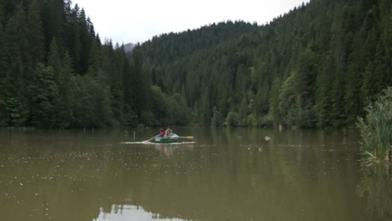 JURNAL PENTRU COPII. Lacul Rosu, o destinatie pentru pasionatii de drumetii Imagine