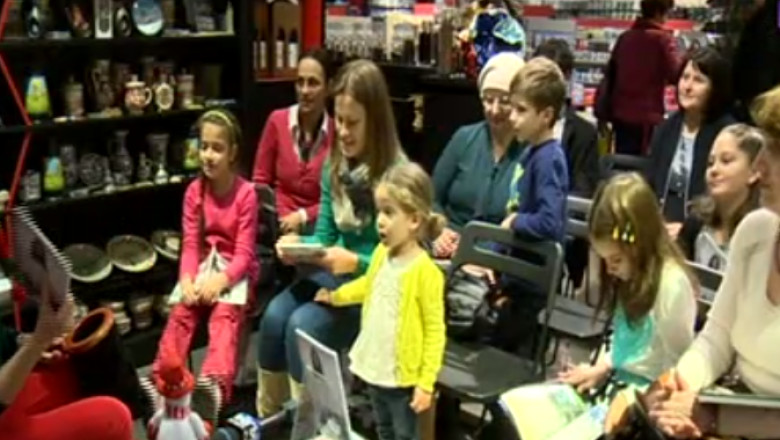 JURNAL PENTRU COPII. „Povestile Craciunitei”, darul oferit copiilor de o scriitoare in varsta de 11 ani Imagine