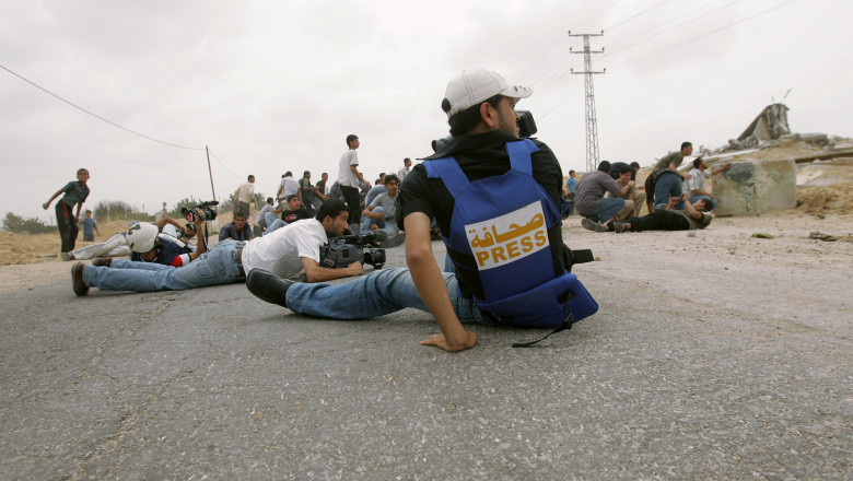 Jurnalismul, o meserie periculoasa: 66 de ziaristi au murit si alti 119 au fost rapiti in acest an Imagine