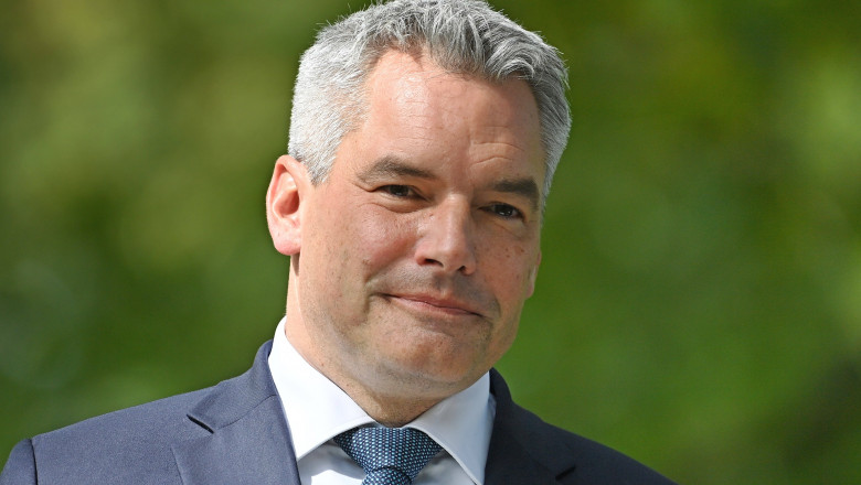 Karl Nehammer si conservatorii austrieci sunt tinta atacurilor opozitiei dupa scandalul Burgergate Imagine