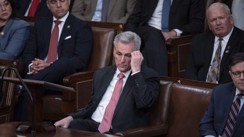 Kevin McCarthy incearca cu disperare sa-i convinga pe republicani sa-l voteze sef la Camera inainte de al 12-lea vot Imagine