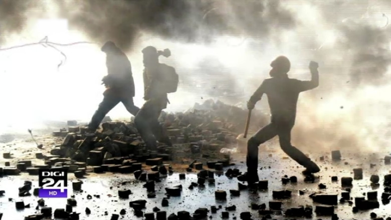 KIEV: 5000 de oameni protesteaza in Piata Independentei. Viktor Ianukovici propune alegeri anticipate. Ucraina se intoarce la Constitutia din 2004 Imagine