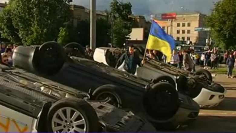 Kievul a inchis granita cu Rusia. O coloana de blindate si camioane rusesti s-ar indrepta spre Ucraina Imagine