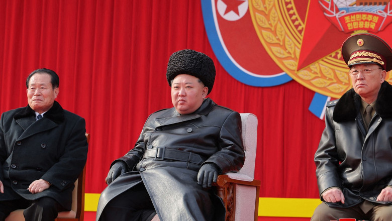 Kim Jong Un a inspectat academiile militare si a ordonat construirea unei armate puternice, gata de razboi Imagine