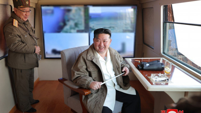 Kim Jong Un a supervizat lansarea celei mai noi rachete antiaeriane a Coreei de Nord, in timpul exercitiului militar Coreea de Sud-SUA Imagine