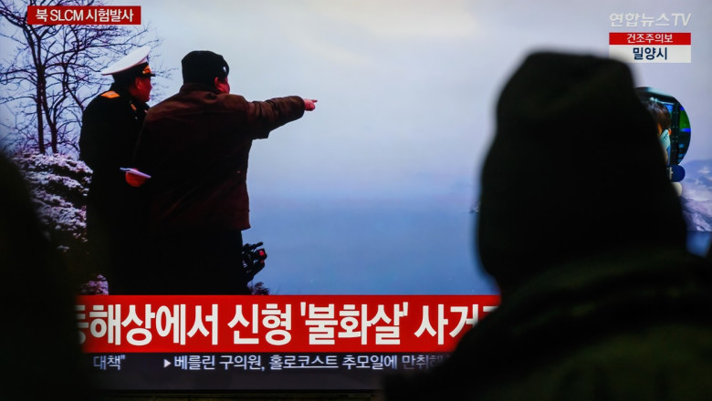 Kim Jong Un a supravegheat testarea unor rachete de croaziera lansate de pe un submarin Imagine