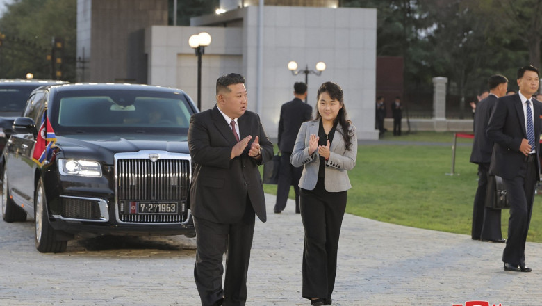 Kim Jong Un a venit cu limuzina daruita de Putin la banchetul organizat pentru aniversarea Partidului Muncitoresc Imagine