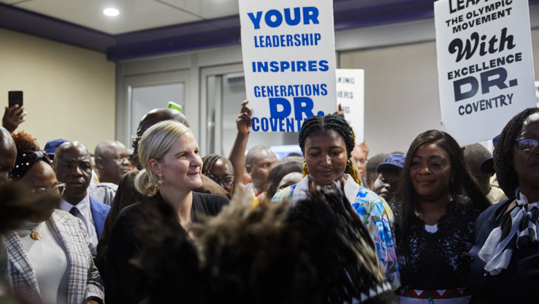 Kirsty Coventry, recent aleasa la sefia Comitetului Olimpic International, a fost primita ca o eroina la intoarcerea acasa, in Zimbabwe Imagine