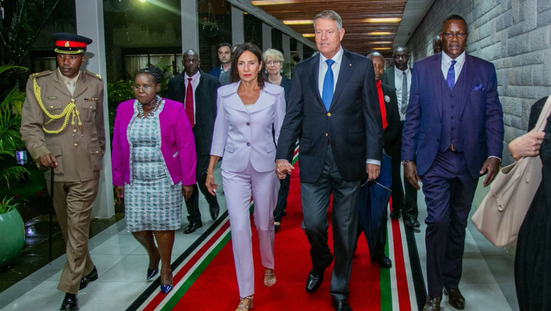 Klaus Iohannis a ajuns in Kenya, prima tara din turneul sau african, unde a fost primit de ministrii Eliud Owalo si Peninah Malonza Imagine
