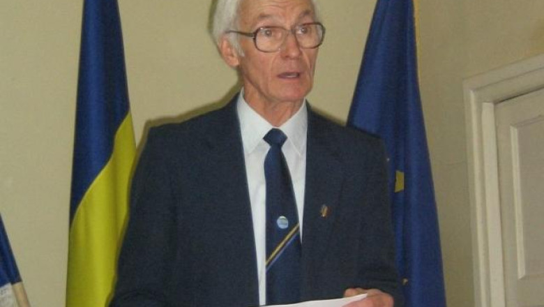 Klaus Iohannis, despre decorarea lui Octav Bjoza: A fost un semnal care arata pretuirea mea pentru fostii detinuti politici Imagine