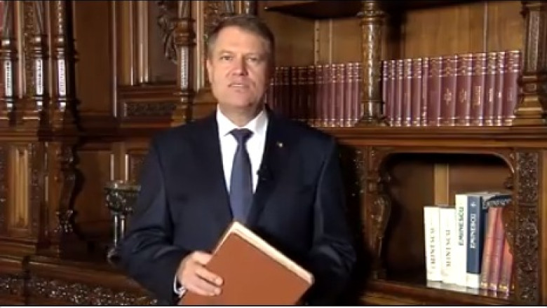 Klaus Iohannis ii multumeste lui Mihai Eminescu Imagine