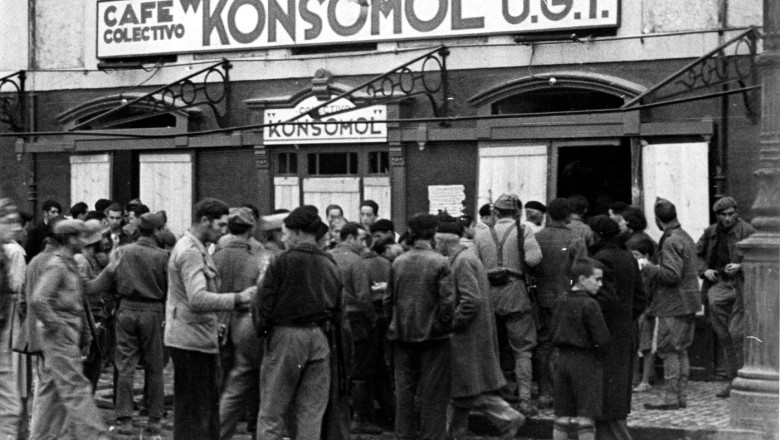 Kremlinul va reinvia scolile Comsomol din epoca sovietica pentru indoctrinarea tinerilor. Acestia vor primi „instructie ideologica” Imagine
