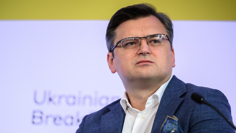 Kuleba, dupa ce rusii au bombardat mall-ul din Kremenciuk: „Rusia este o rusine pentru omenire” Imagine