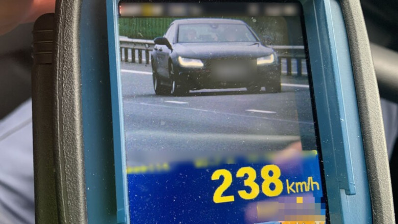 La 19 ani, surprins cu 238 de km/h pe A3. Nu a oprit la semnalele politistilor, iar urmarirea nu a avut succes Imagine