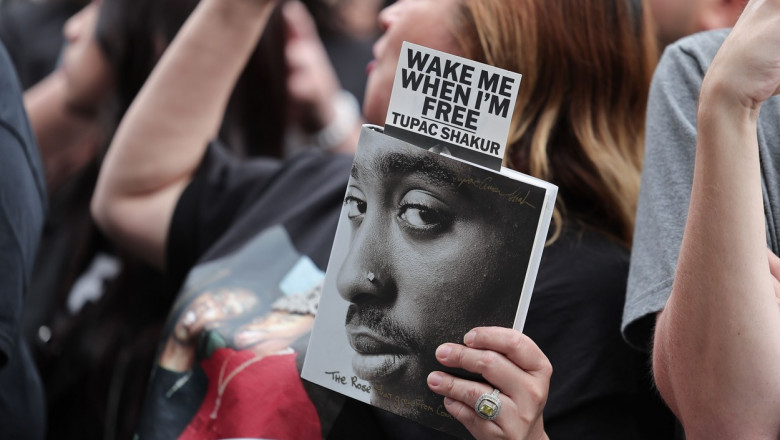 La 26 de ani de la uciderea lui Tupac Shakur, politistii au facut noi perchezitii. Singura declaratie a anchetatorilor Imagine